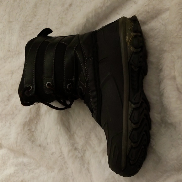 Canadiana| Black Thinsulate Boots Waterproof soles Black Laced Up - Picture 8 of 15